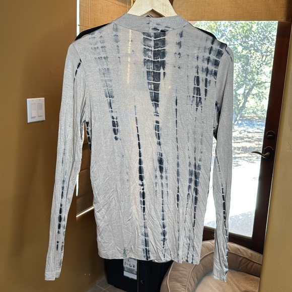 NWT H.I.P. Tie Dye Top Taupe Size Medium - Picture 8 of 8